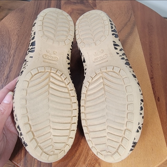 CROCS Leopard Print Flats Size 8 Animal Casual Comfy - Picture 14 of 16
